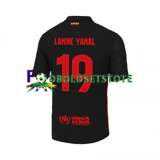 FC Barcelona Trøje LAMINE YAMAL 19 UCL Font Udebane 2024-2025 Kort ærmer ,Mænd FC Barcelona Trøje LAMINE YAMAL 19 UCL Font Udebane 2024-2025 Kort ærmer ,Mænd