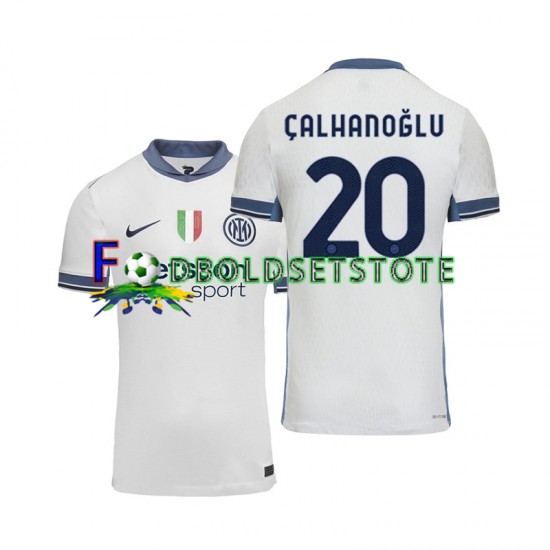 Inter Milan Trøje Hakan Calhanoglu 20 Udebane 2024-2025 Kort ærmer ,Mænd Inter Milan Trøje Hakan Calhanoglu 20 Udebane 2024-2025 Kort ærmer ,Mænd